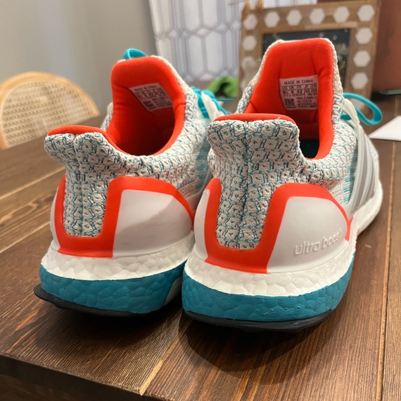 Men’s ultra boost US size 8.5. Made from recycled ocean plastic. Worn one time. - Picture 3 of 5